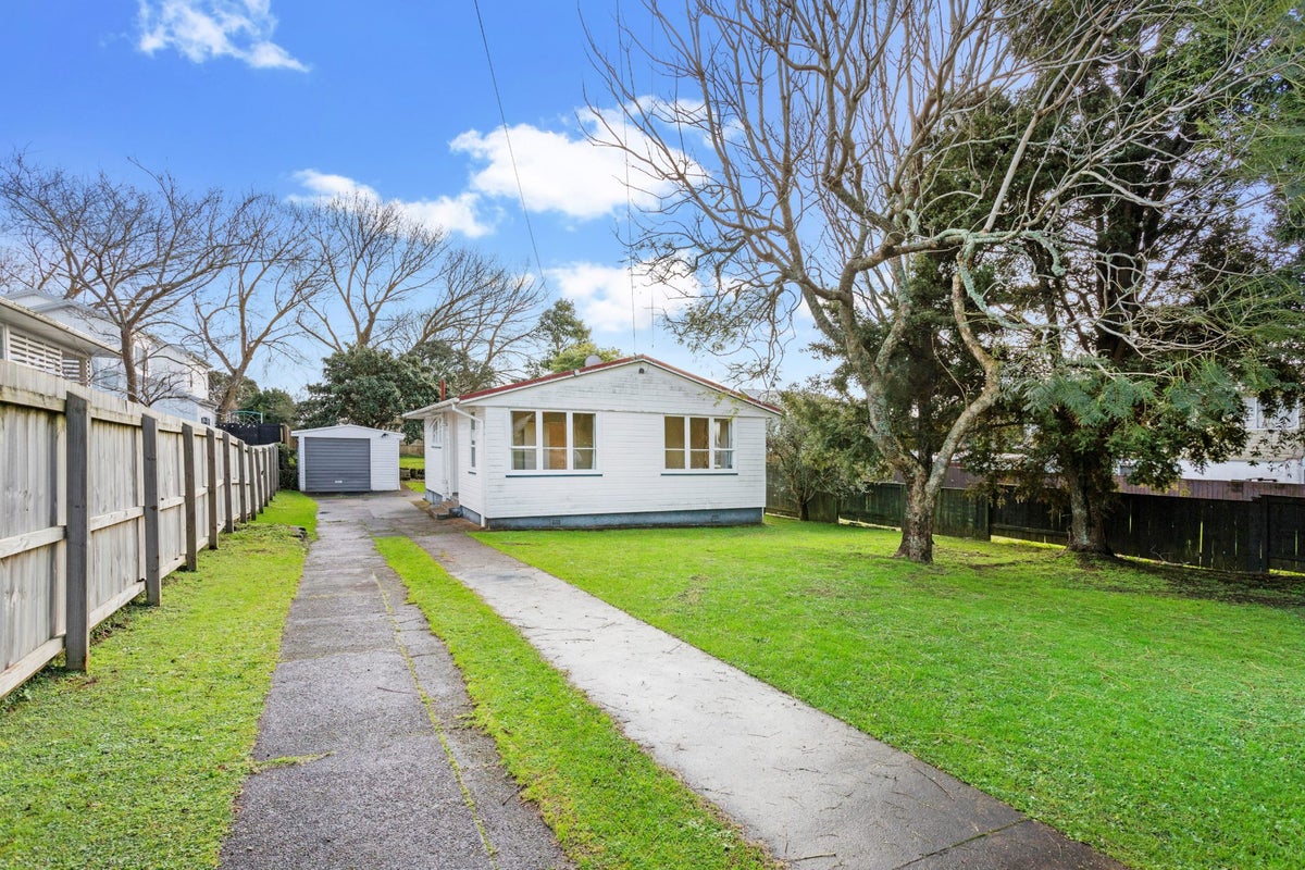 33 Sullivan Avenue, Mangere Bridge, Auckland - Carousel 1