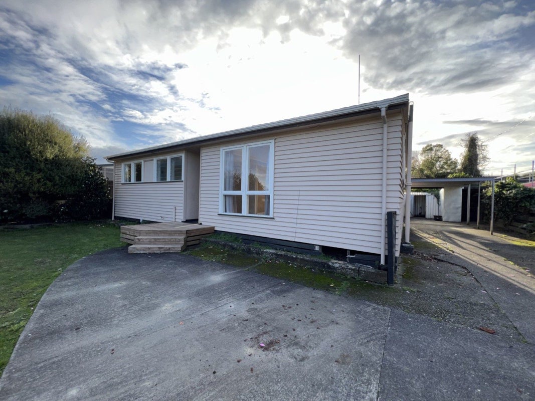 111 Limbrick Street, Terrace End, Palmerston North - Carousel 1