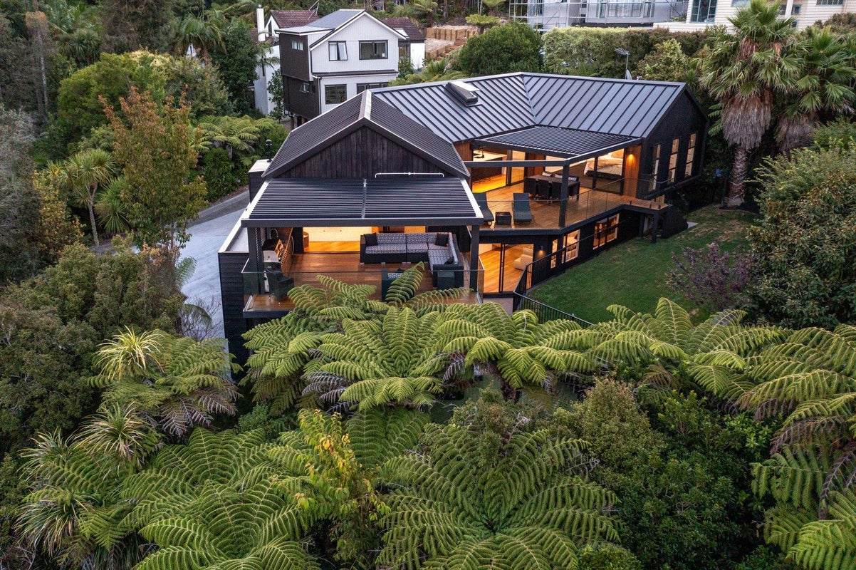 32A Braemar Road, Castor Bay, Auckland - Carousel 1