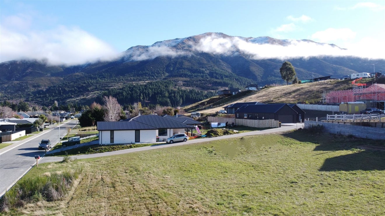 35 Woodpecker Street, LAKE HAWEA - Carousel 1