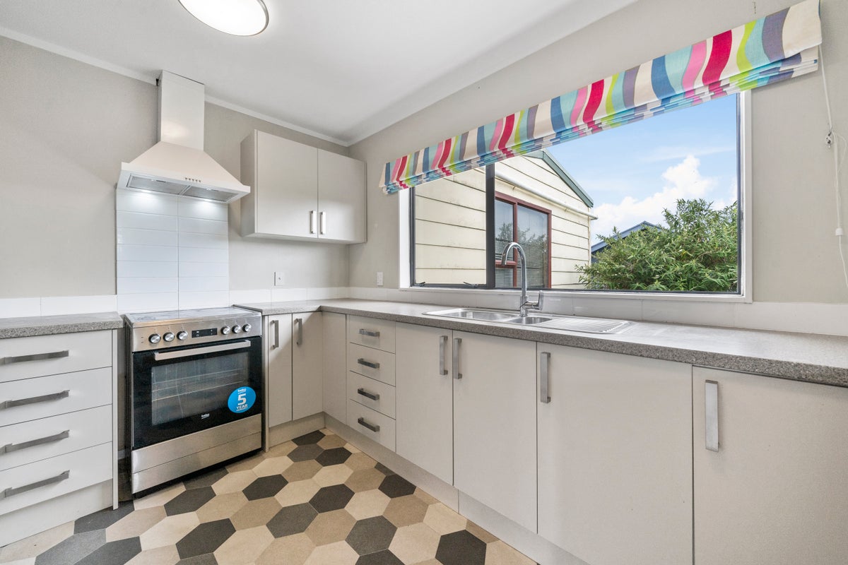32B Outram Grove, Kelson, Lower Hutt - Carousel 1