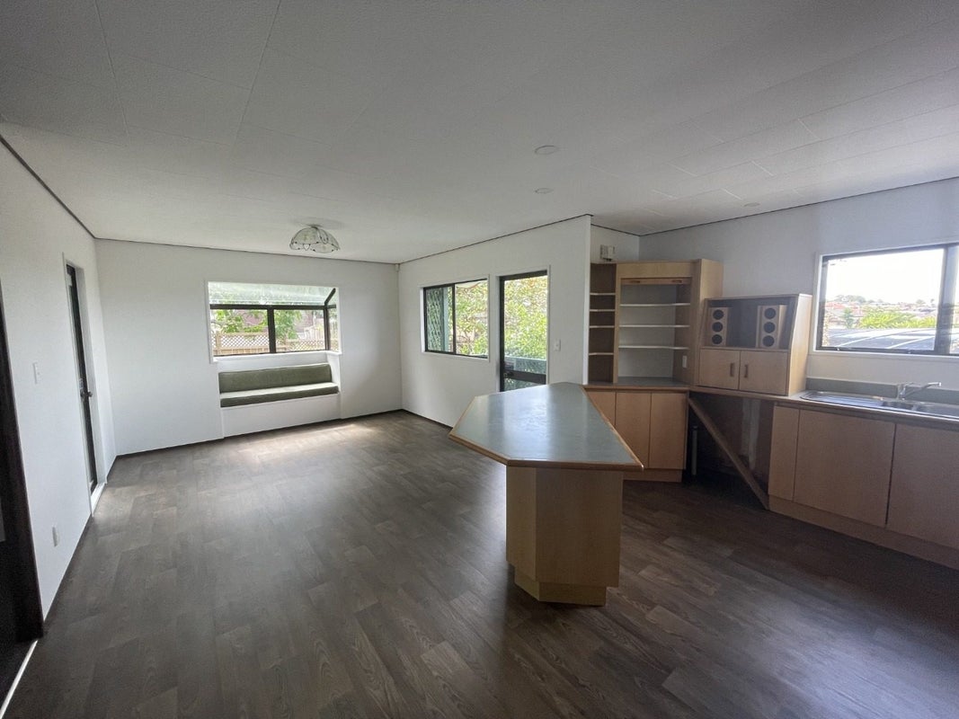 25 Sandgate Avenue, Botany Downs, Auckland - Carousel 2