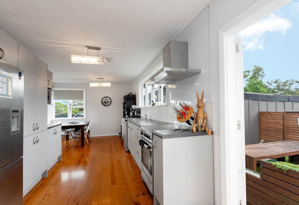 1 Sloane Street, Glen Innes, Auckland - Carousel 2