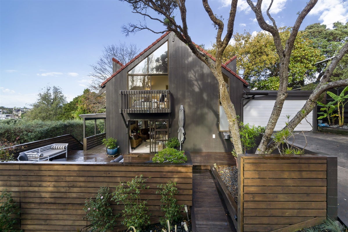 29 Eastcliffe Road, Castor Bay, Auckland - Carousel 2