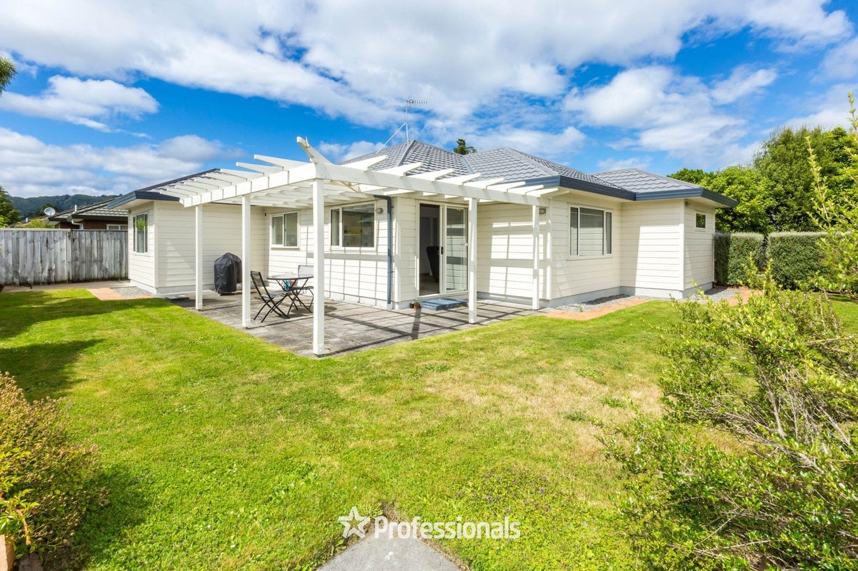 15 Messines Avenue, Trentham, Upper Hutt - Carousel 21