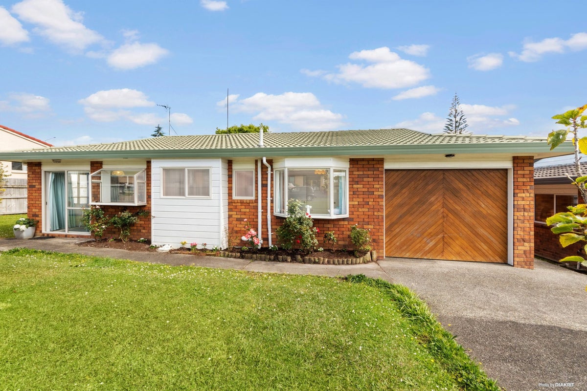 50 Bodi Place, Te Atatu South, Auckland - Carousel 1