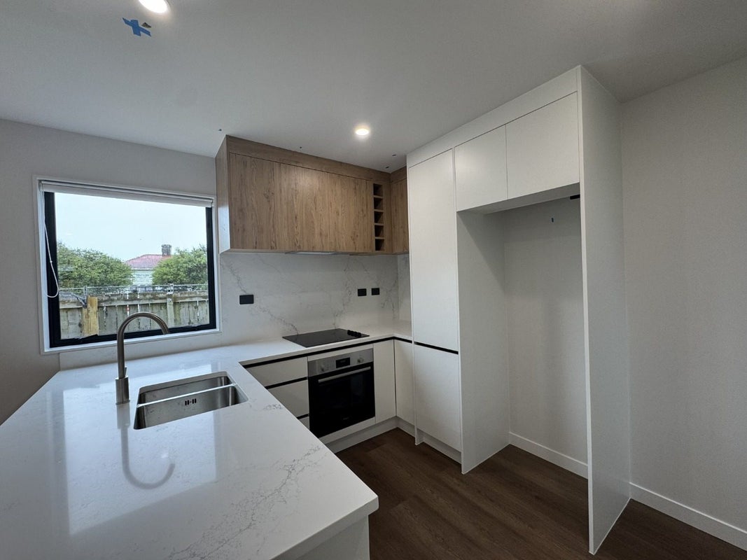2/20 Luke Street, Otahuhu, Auckland - Carousel 2