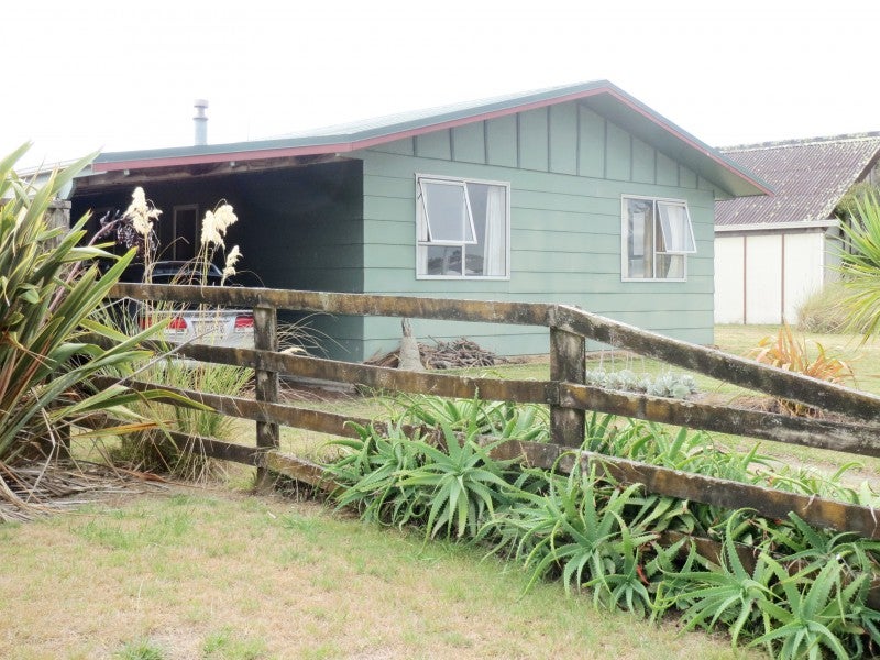 41 Park Avenue, Waitarere Beach, Levin - Carousel 1