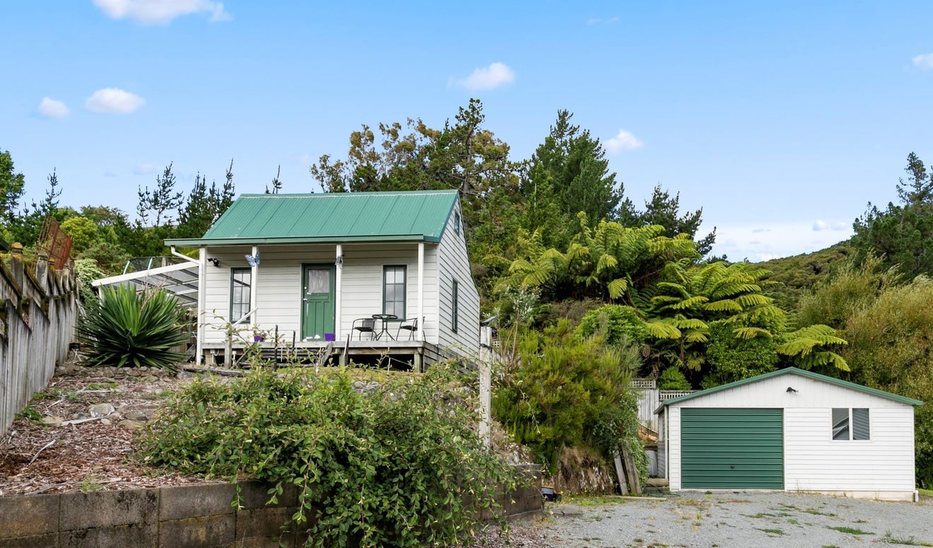 2/9 Montgomery Street, Stokes Valley, Lower Hutt - Carousel 1