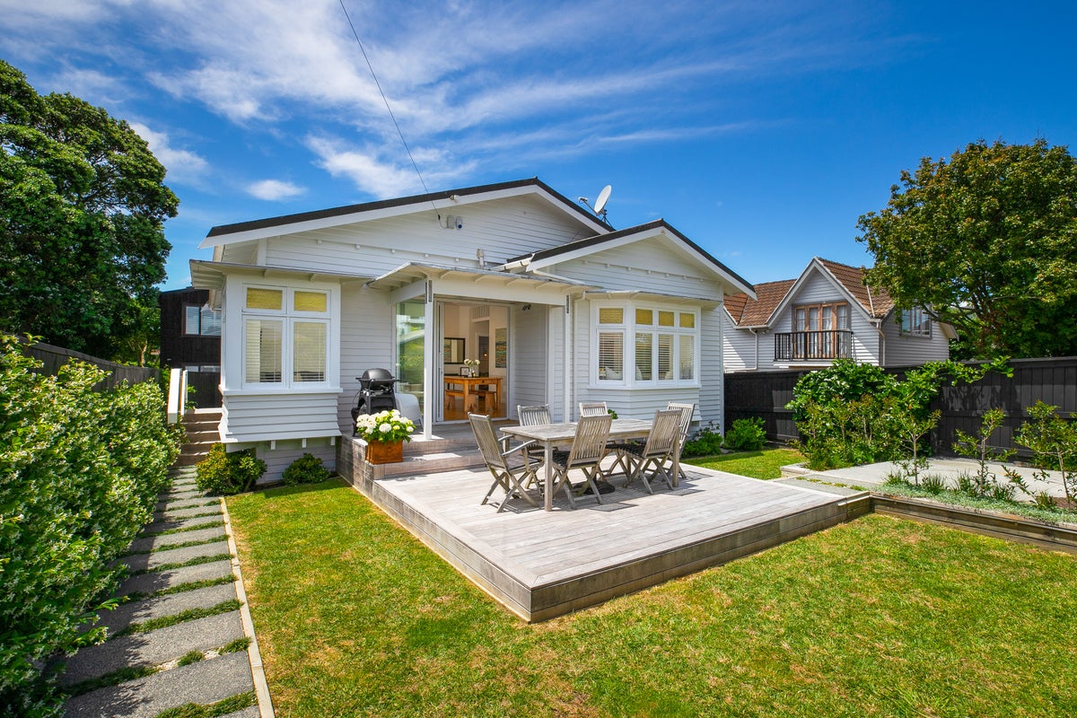 21 Moa Road, Point Chevalier, Auckland - Carousel 1