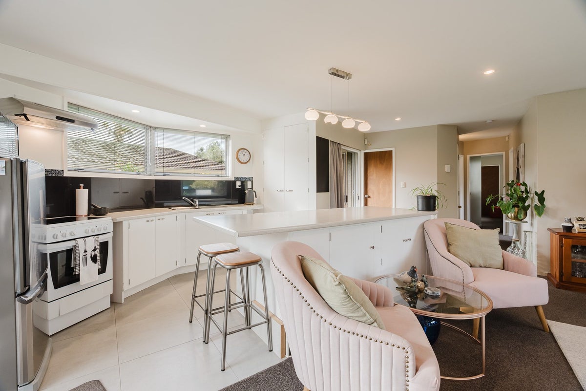 62 Garnett Avenue, Forest Lake, Hamilton - Carousel 2
