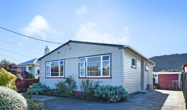 7 Kowhai Avenue, Ebdentown, Upper Hutt - Carousel 1