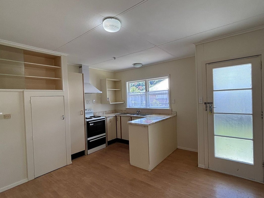 1/7 Heather Grove, Fairfield, Lower Hutt - Carousel 1