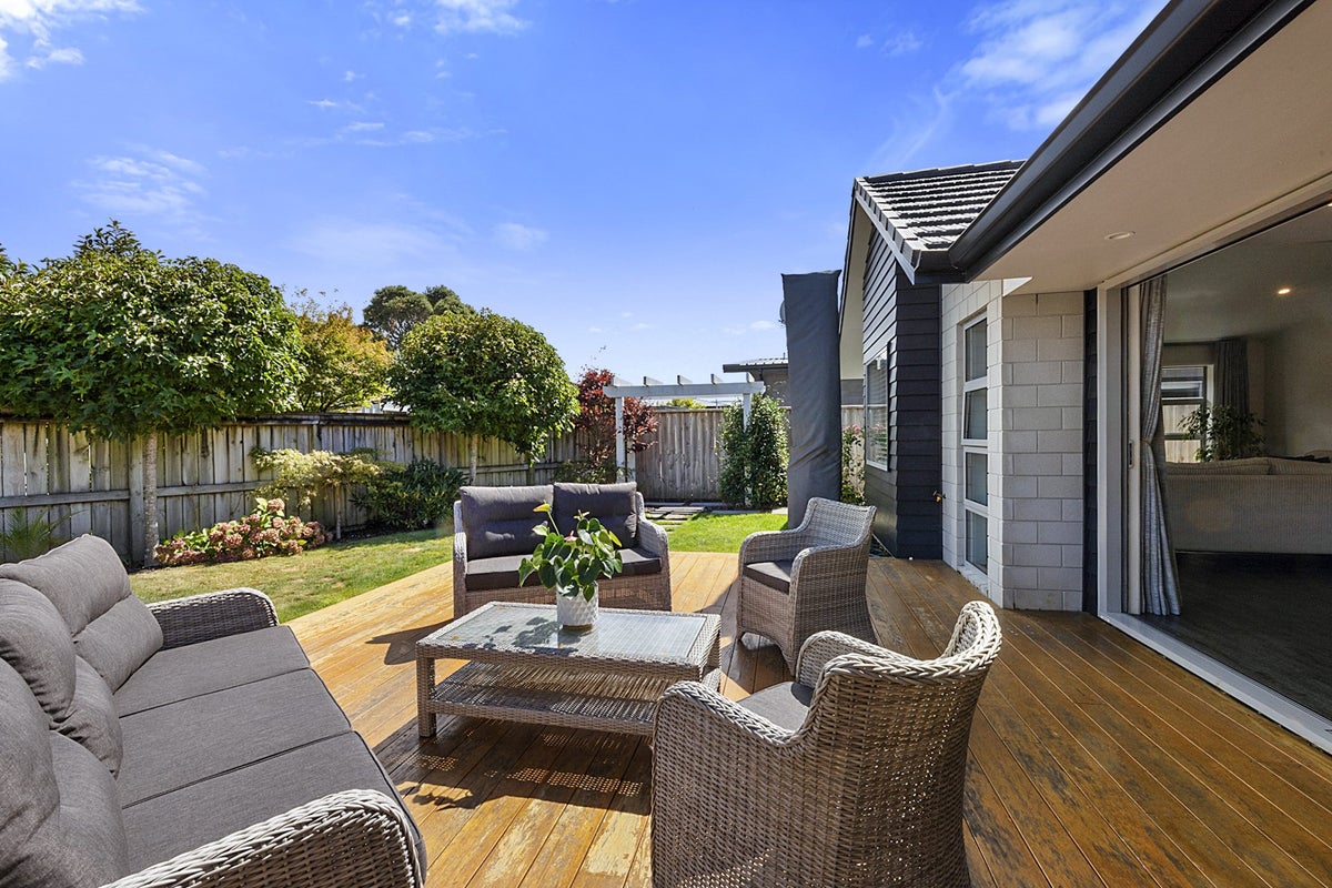 7 Tupare Place, Highlands Park, New Plymouth - Carousel 2