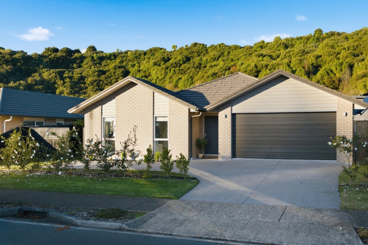 269 Lakes Boulevard, Pyes Pa, Tauranga - Carousel 1