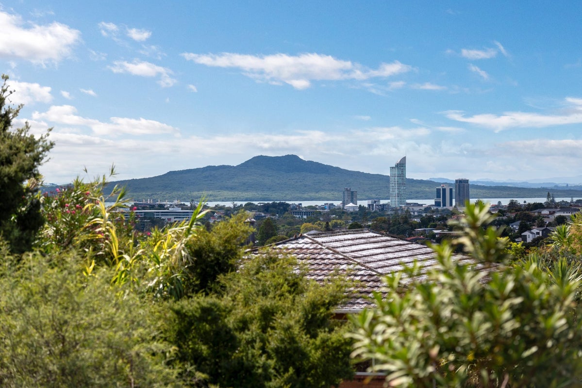 29 High Road, Glenfield, Auckland - Carousel 2