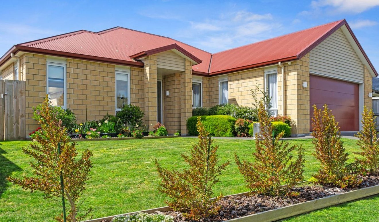 134 Puhirake Crescent, Pyes Pa, Tauranga - Carousel 1