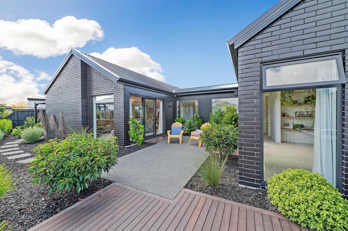 10 Kinnerton Lane, Casebrook, Christchurch - Carousel 1