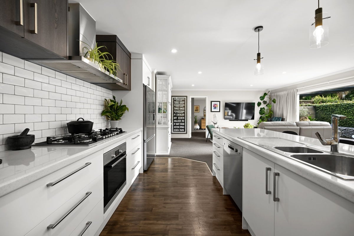 2/50 Kowhai Street, Hamilton Lake, Hamilton - Carousel 2