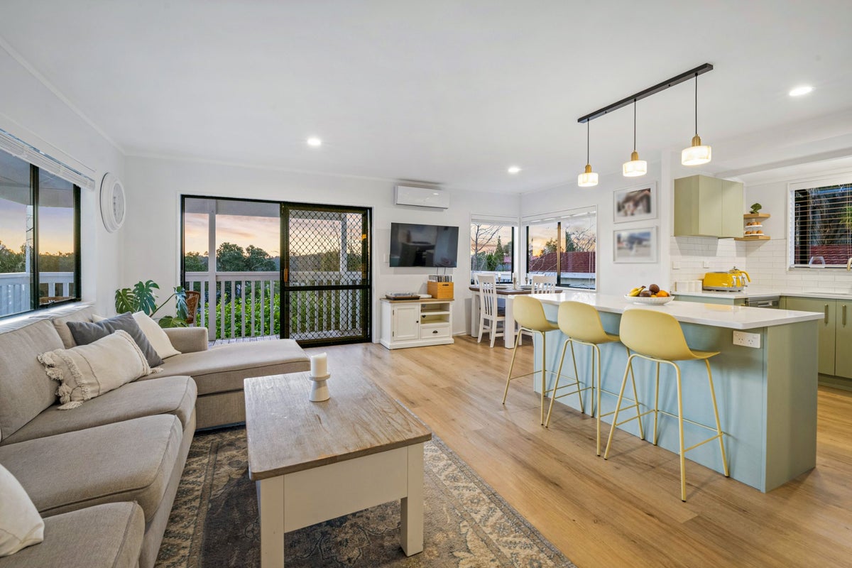 10 Emery Grove, Bayview, Auckland - Carousel 2