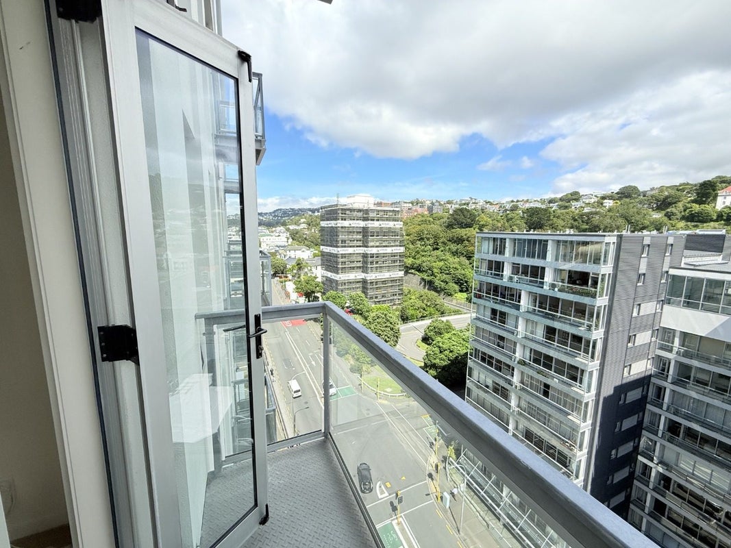 13C/163 The Terrace, Wellington Central, Wellington - Carousel 1