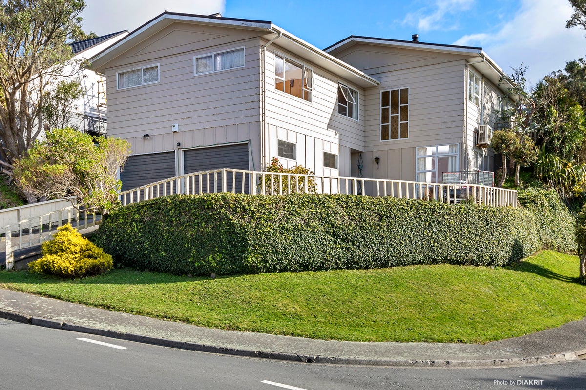 21 Fitzpatrick Street, Newlands, Wellington - Carousel 1