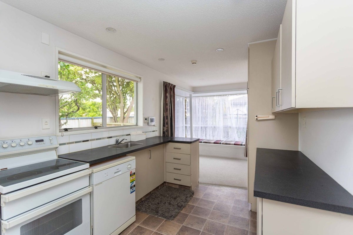 39 Camden Street, Redwood, Christchurch - Carousel 2