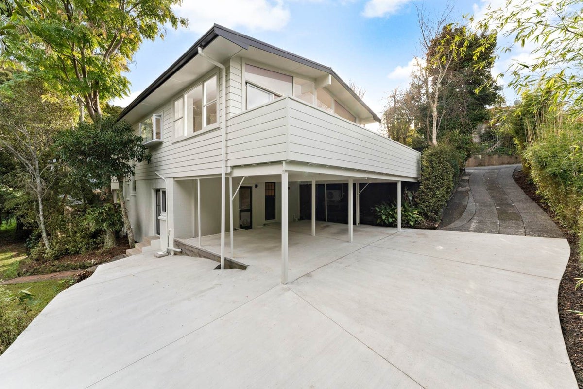 35 Martin Crescent, Northcote, North Shore City, Auckland - Carousel 1