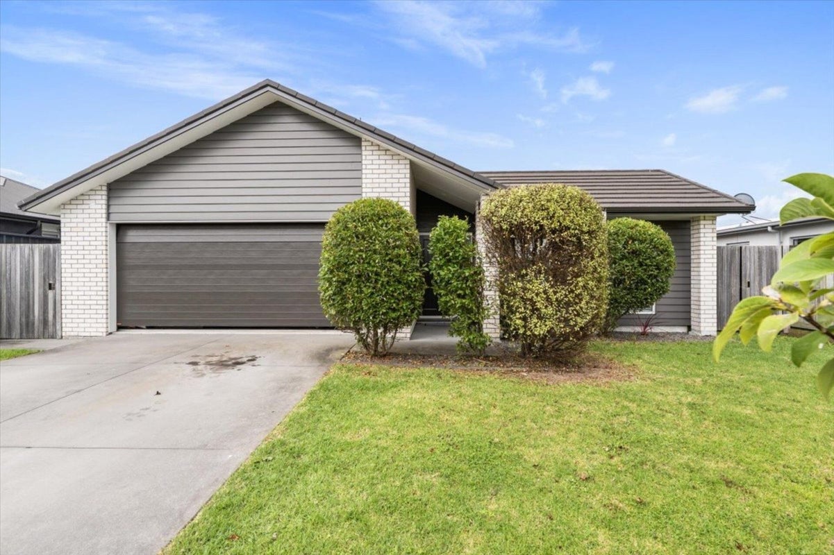 44 Awataha Crescent, Pyes Pa, Tauranga - Carousel 1
