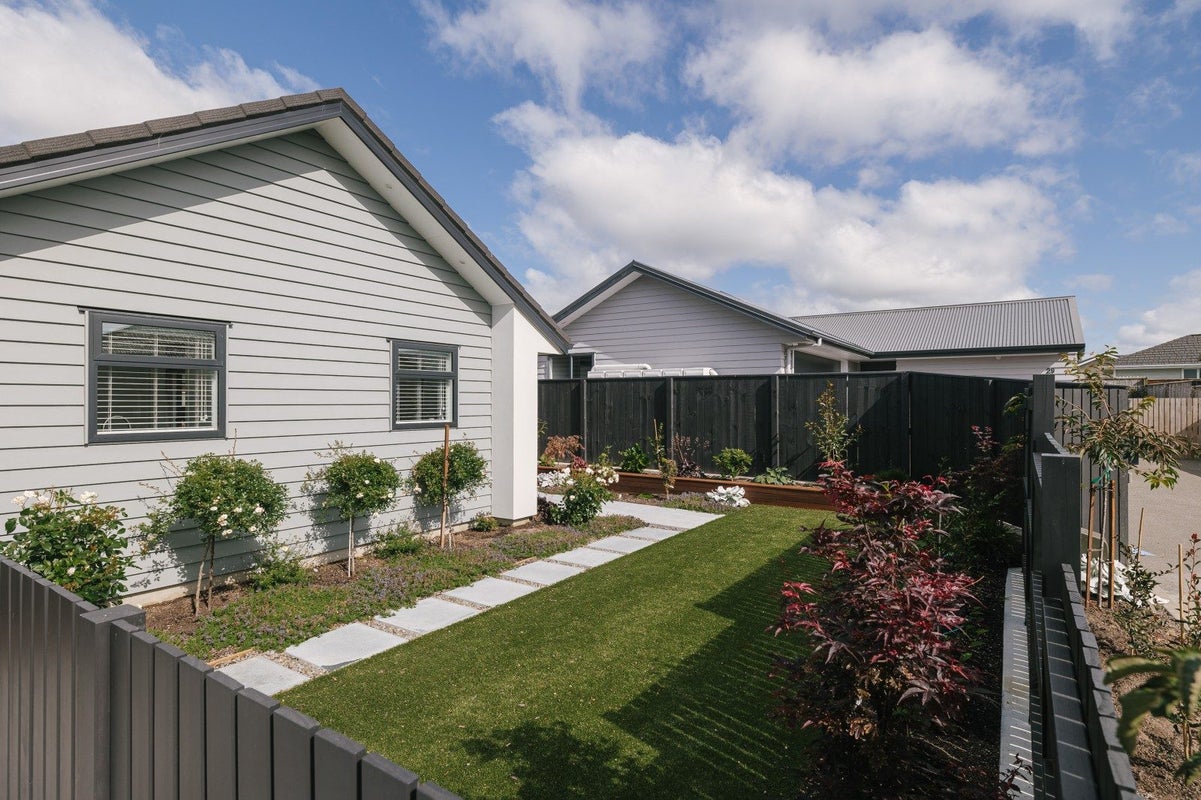 27 Daniel Place, Kelvin Grove, Palmerston North - Carousel 34