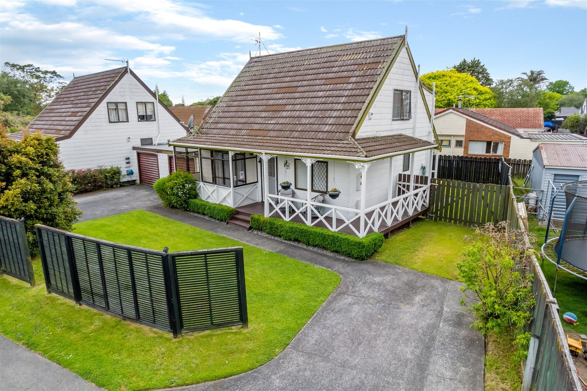 5A Gloaming Place, Conifer Grove, Takanini - Carousel 1