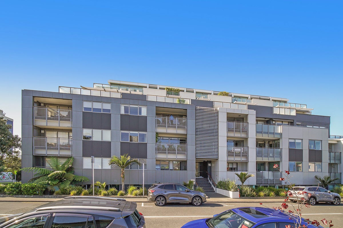 210/16 Huron Street, Takapuna, Auckland - Carousel 1