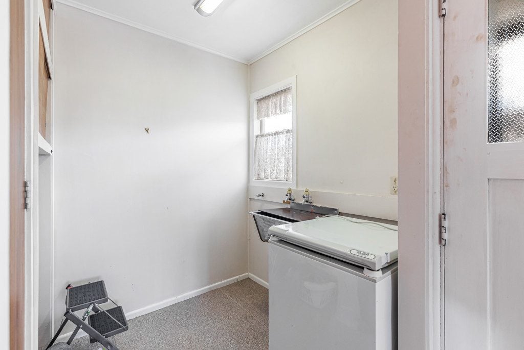 32 Edwards Avenue, Henderson, Auckland - Carousel 16