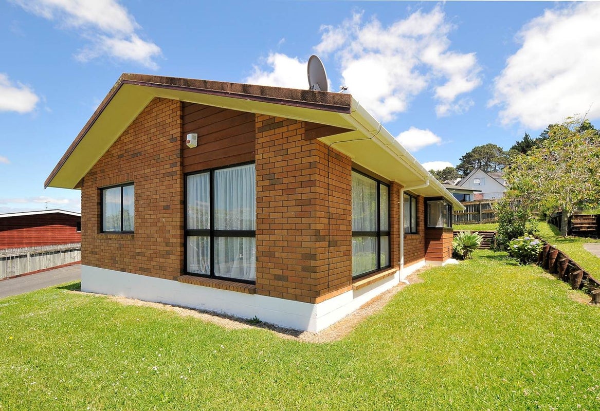 10 Ronald Macken Place, Windsor Park, Auckland - Carousel 2