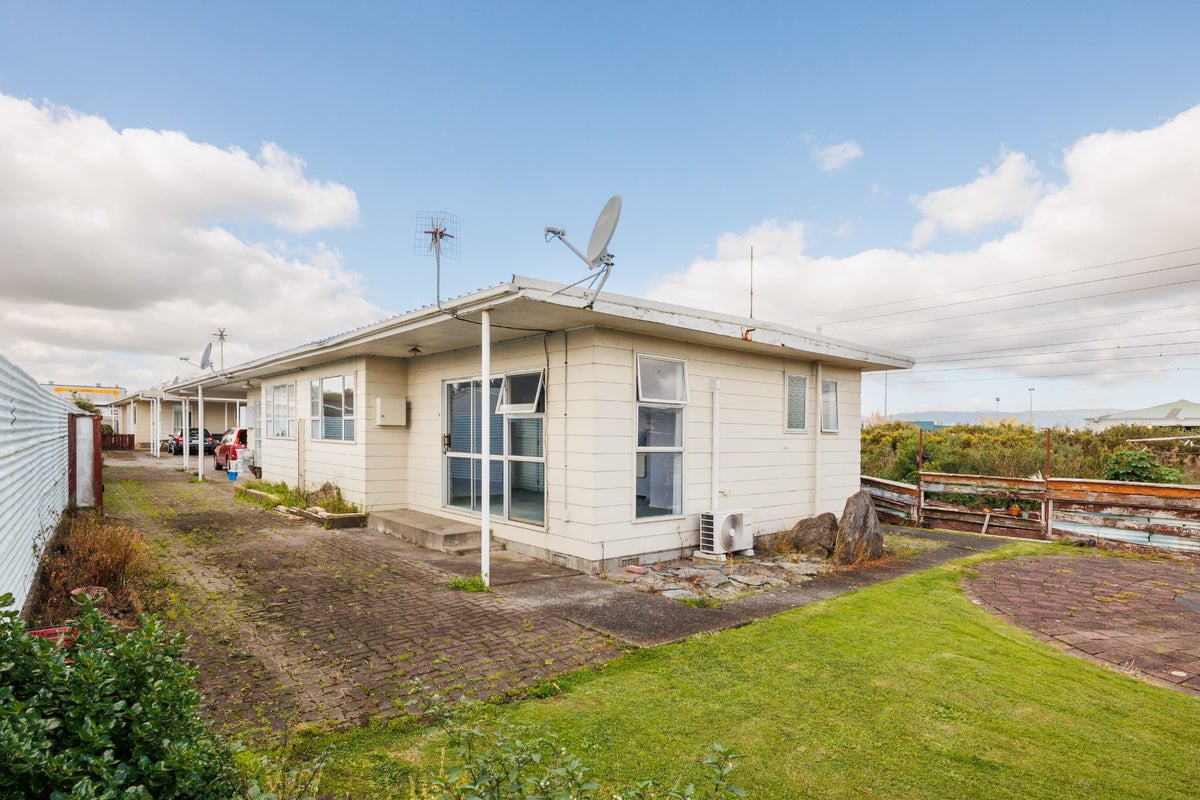 1/24 Palliser Place, Milson, Palmerston North - Carousel 1