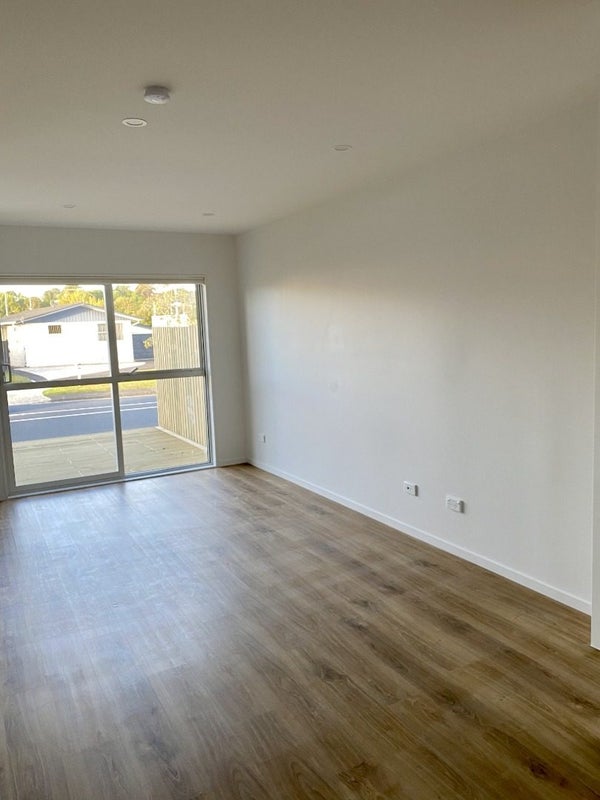 119C Sycamore Drive, Sunnynook, Auckland - Carousel 1