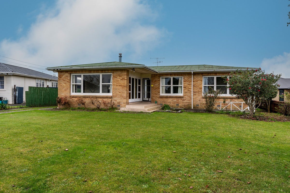 27 Paterson Street, Frankton, Hamilton - Carousel 1