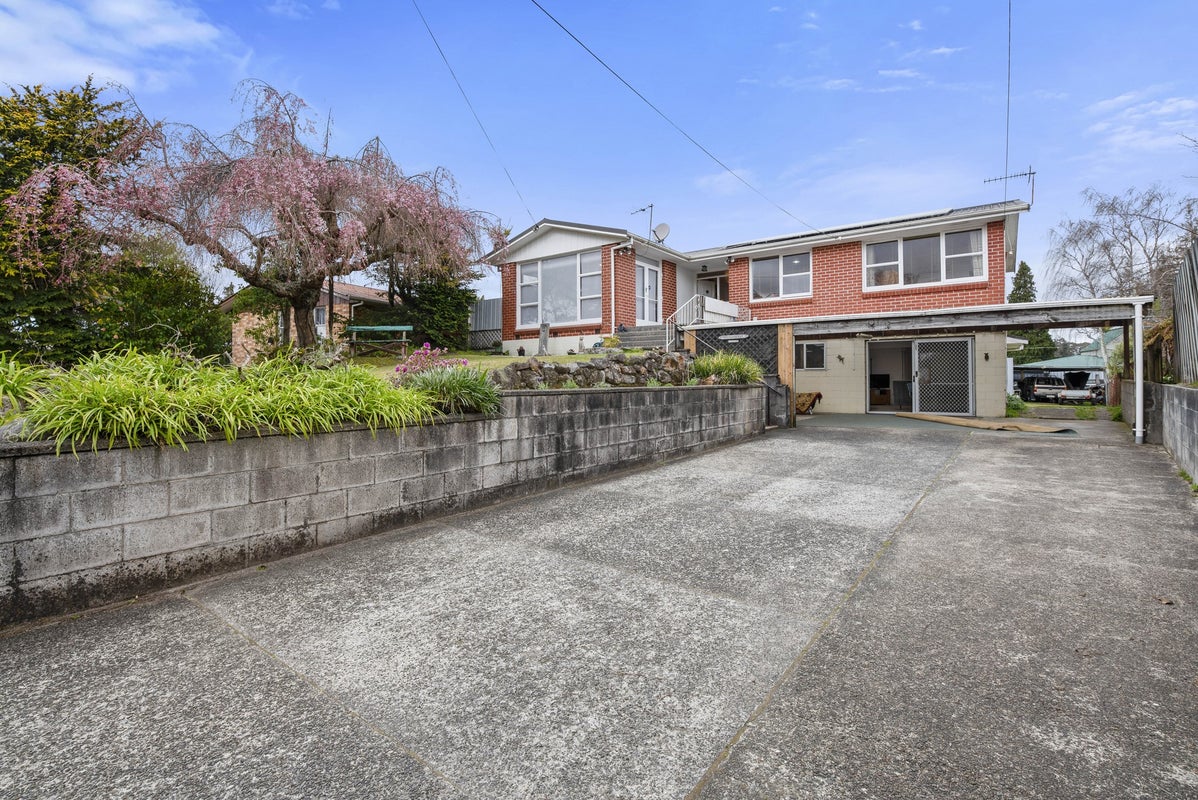 16 Mount View Drive, Mangakakahi, Rotorua - Carousel 1