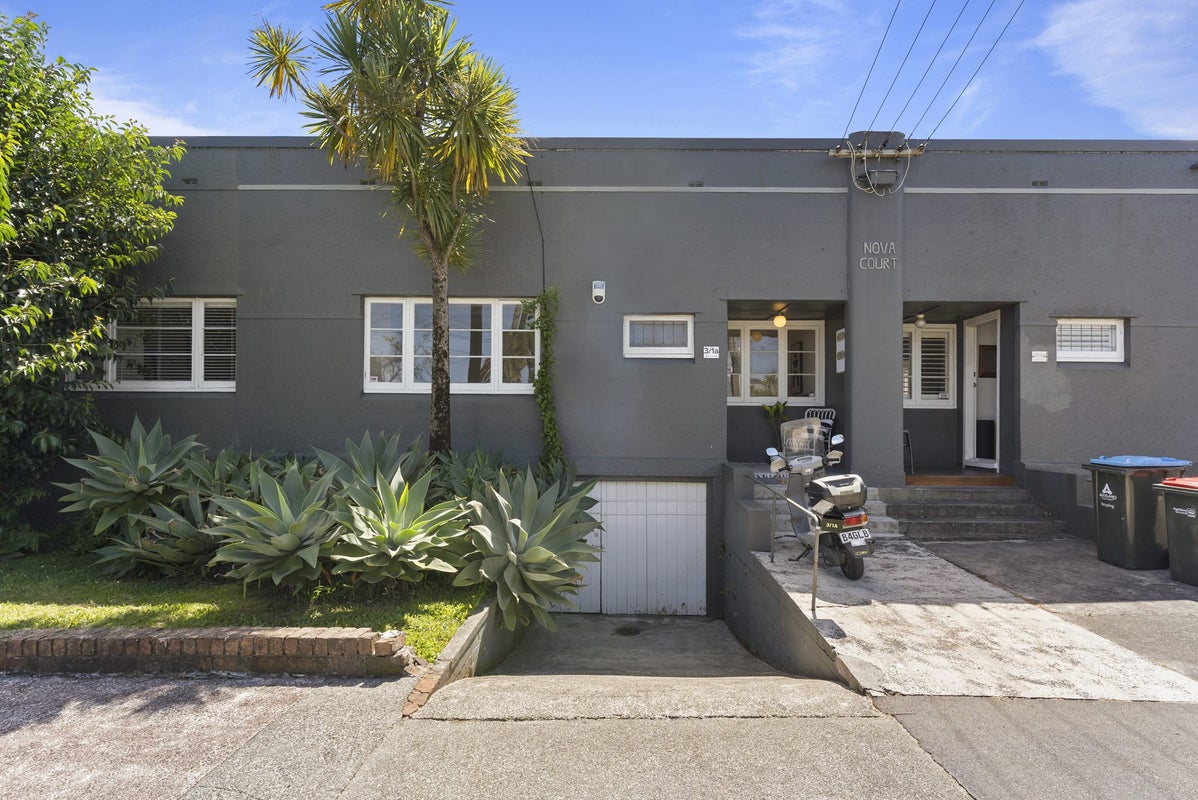 3/1A Invermay Avenue, Three Kings, Auckland - Carousel 1