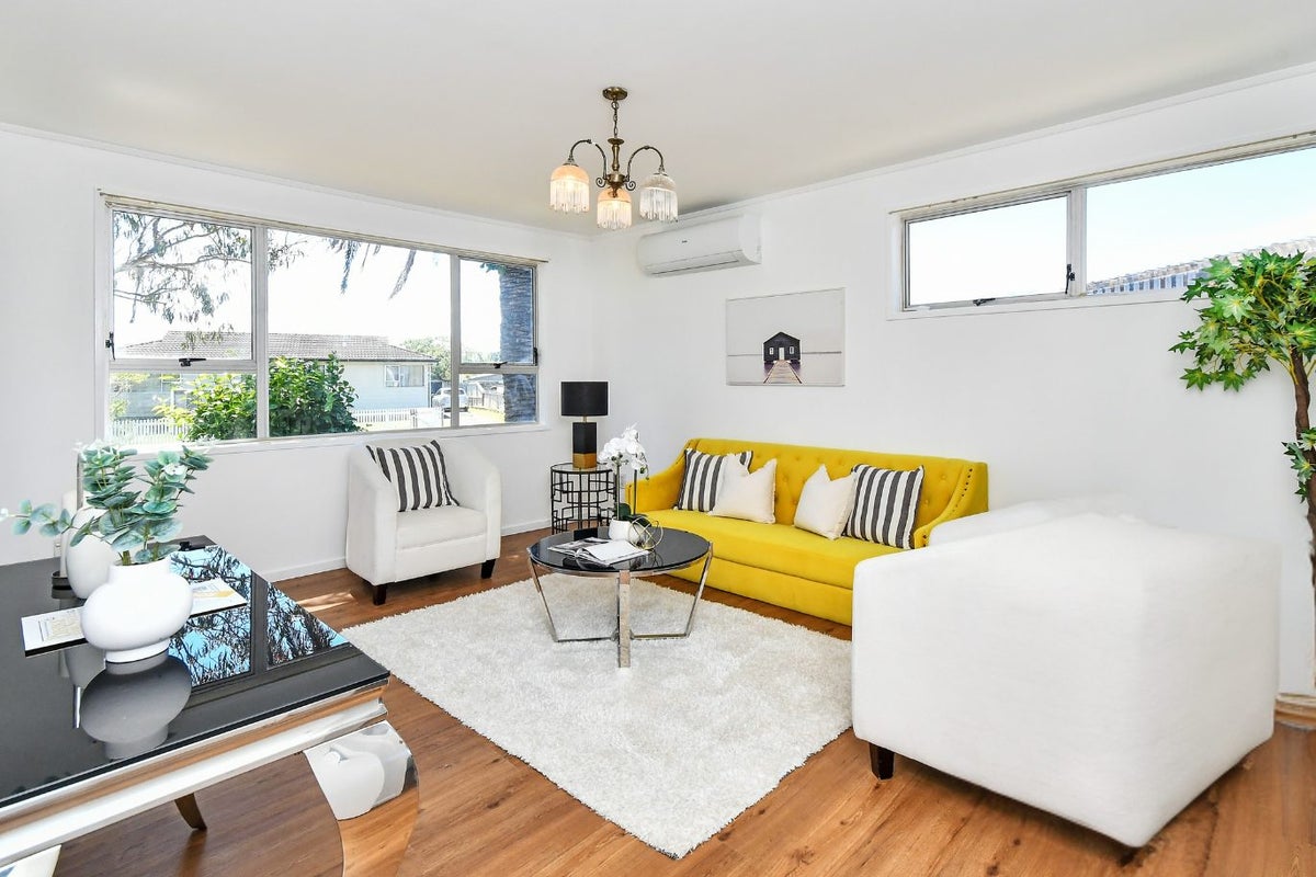 33 Killington Crescent, Mangere, Auckland - Carousel 2