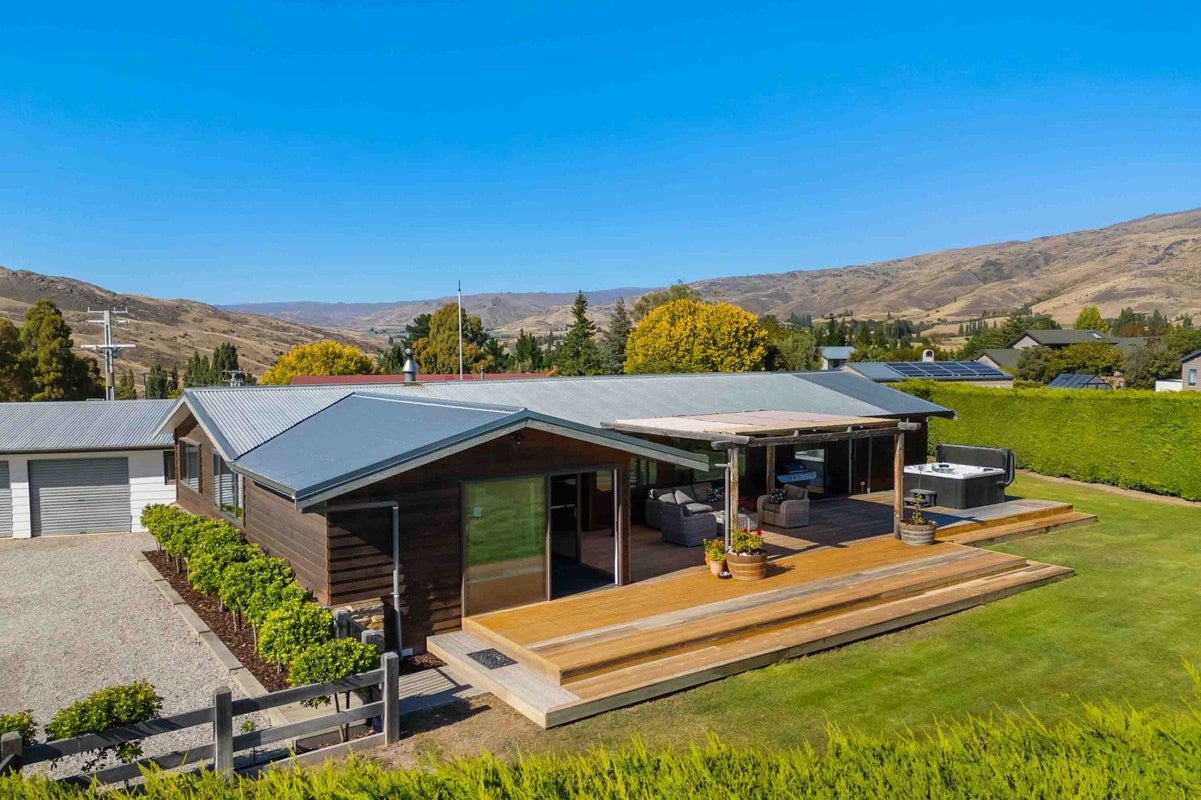1 Hall Road, Bannockburn, Cromwell - Carousel 2