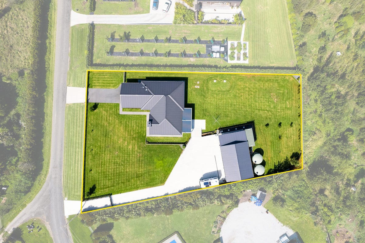 42 SCARLYS WAY, Okitu, Gisborne - Carousel 2