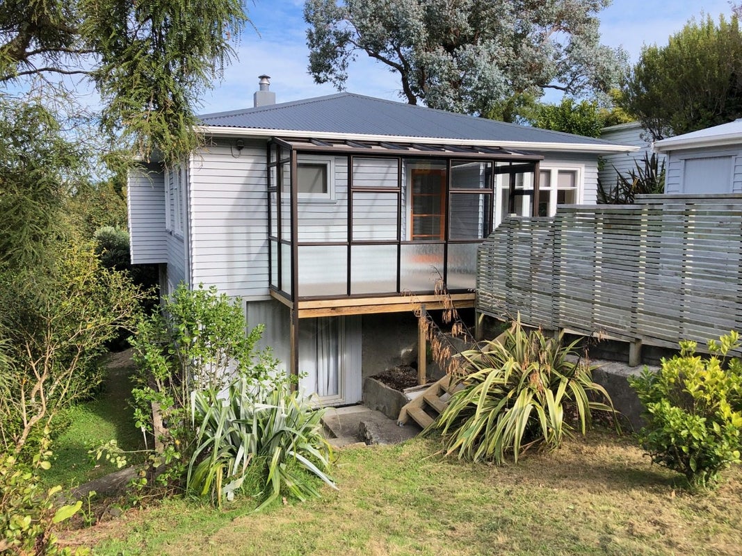 4 Penryn Drive, Paremata, Porirua - Carousel 1