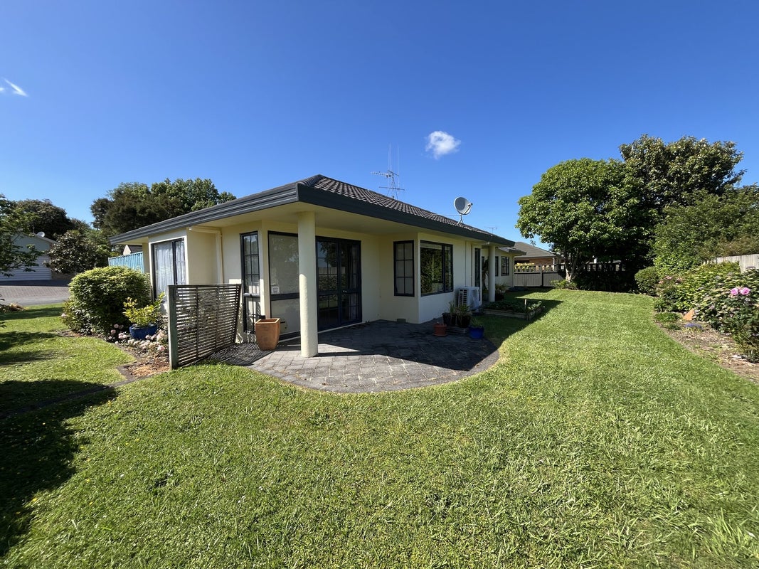 14 Reynolds Drive, Glenview, Hamilton - Carousel 2