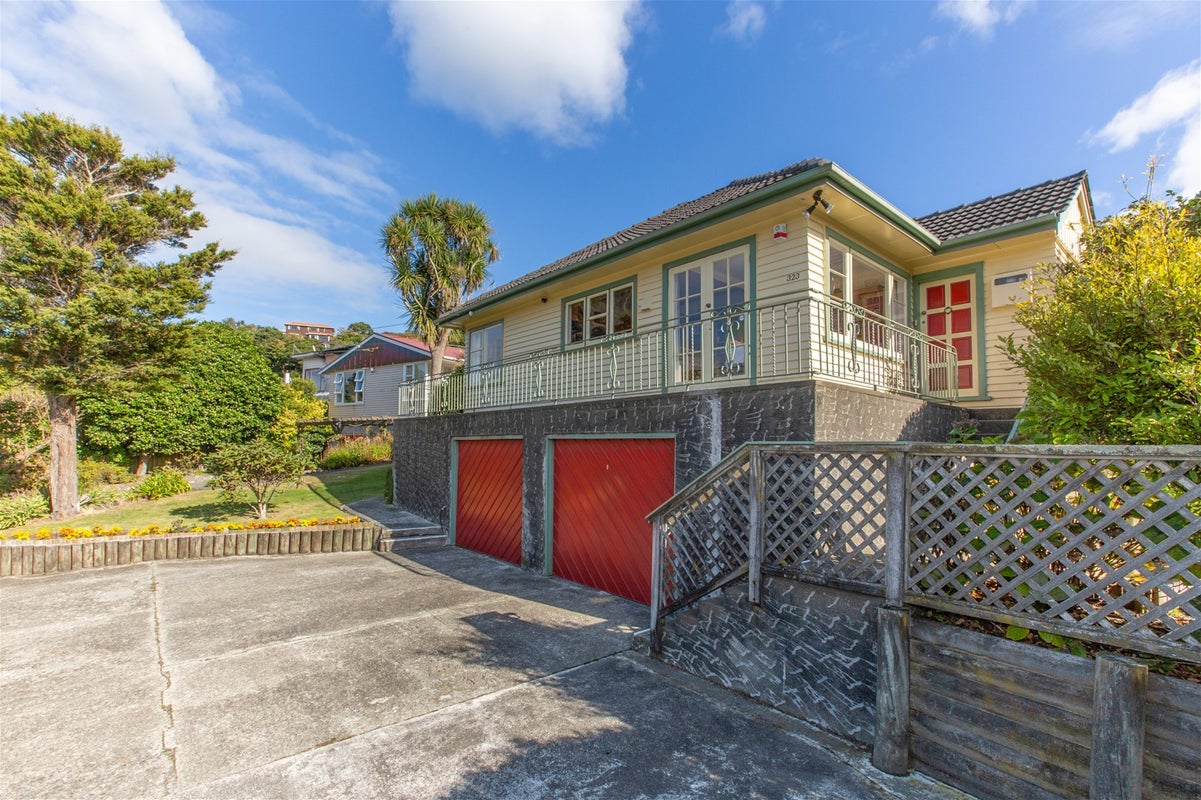 323 Main Road, Tawa, Wellington - Carousel 23