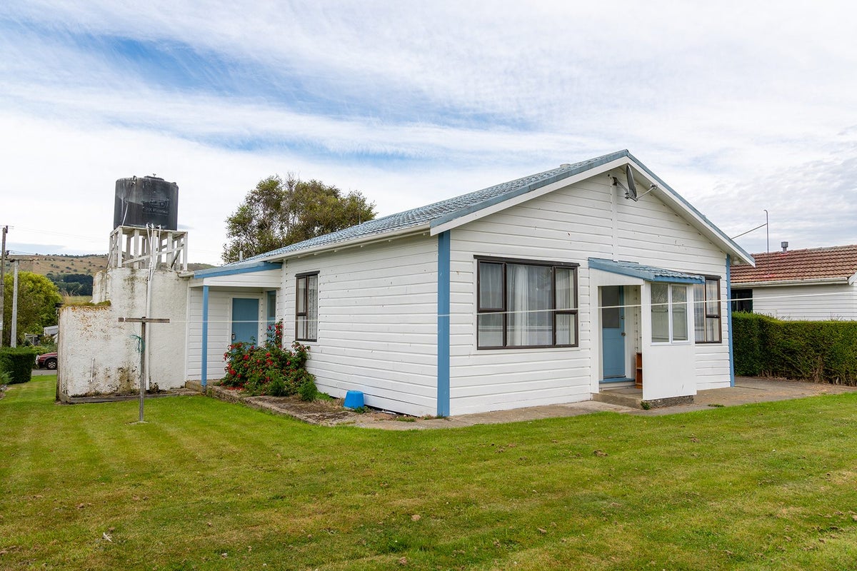 6 Falkirk Street, Dalmore, Dunedin - Carousel 1