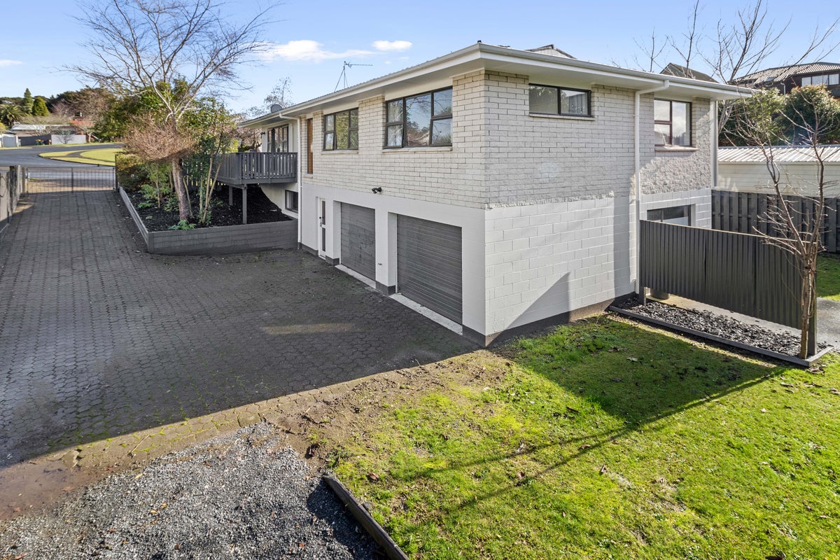 47 Lachlan Drive, Dinsdale, Hamilton - Carousel 2