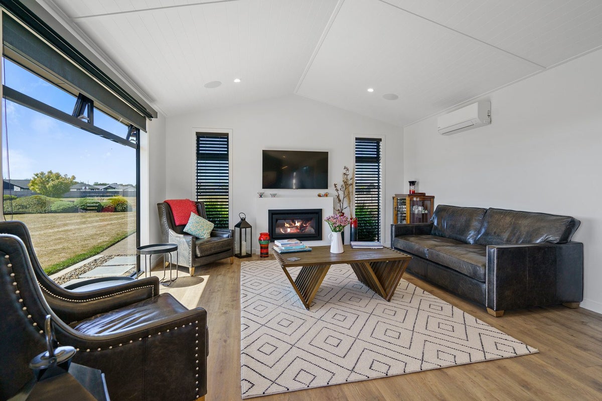 18 Artistic Avenue, Leamington, Cambridge - Carousel 2