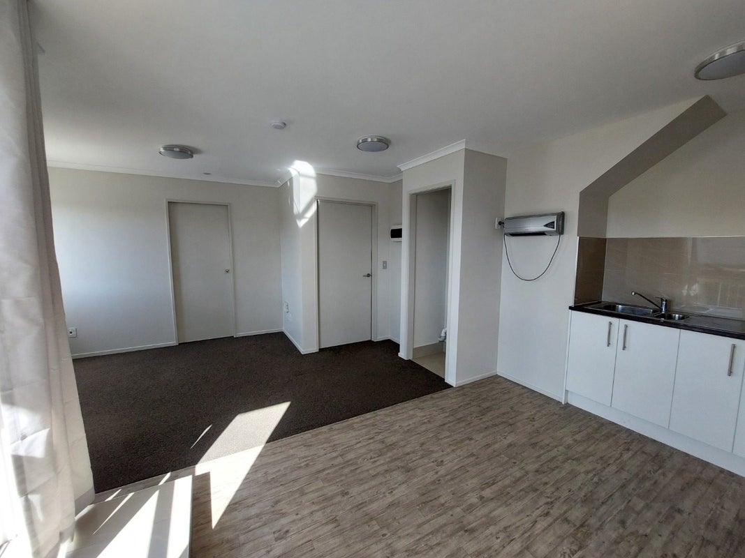 3/4 Wallson Crescent, Wiri, Auckland - Carousel 2