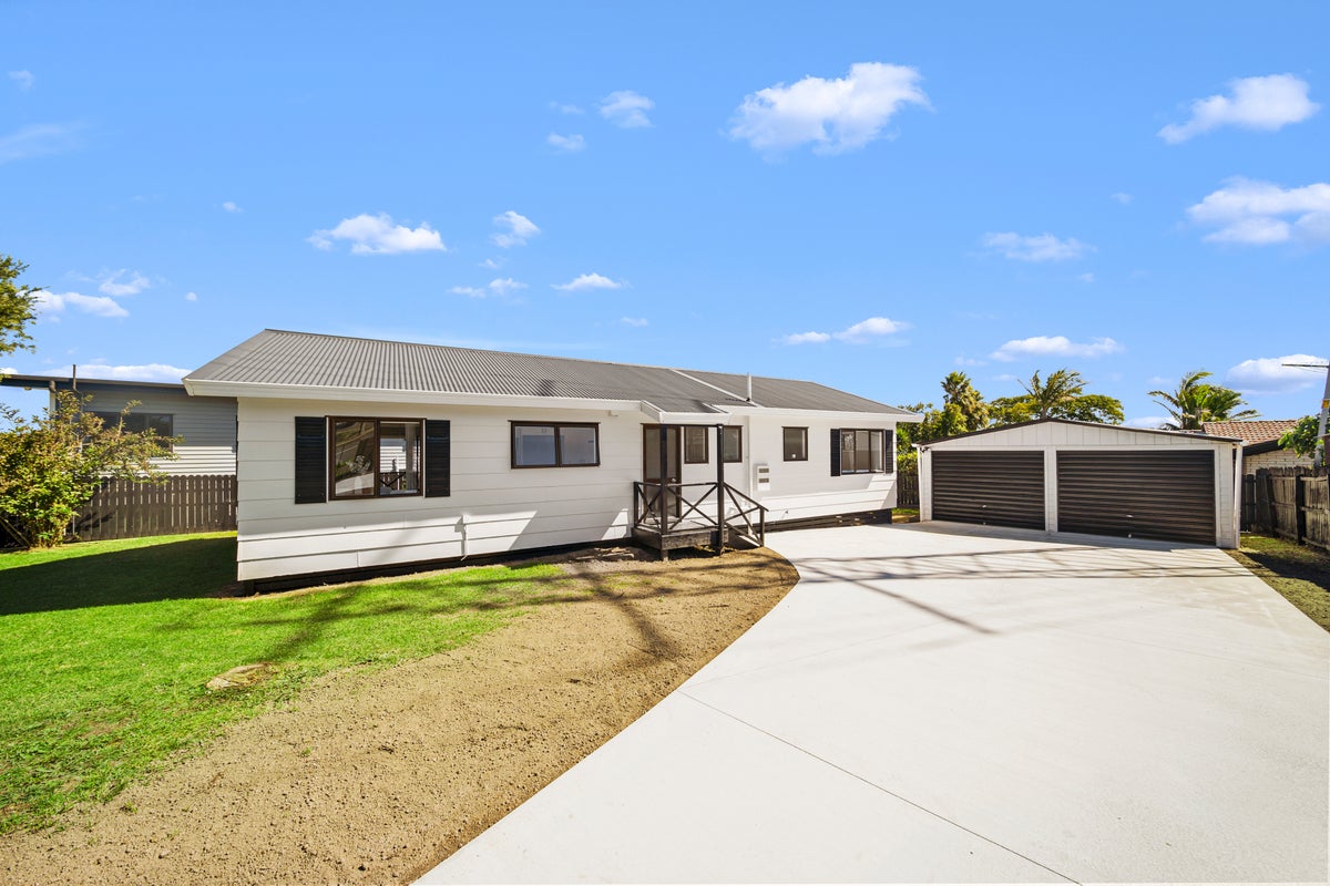 3 Crail Court, Totara Heights, Auckland - Carousel 1